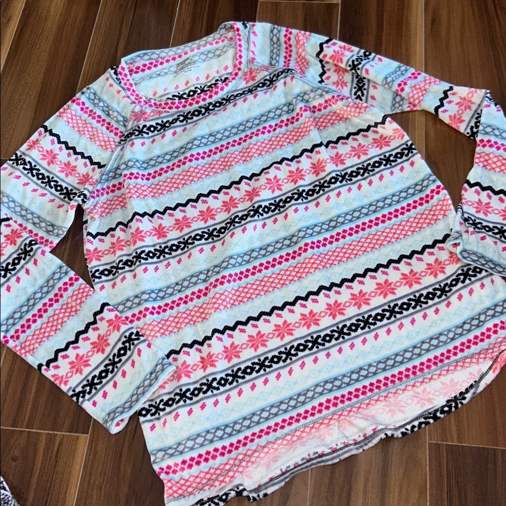 Medium Cuddl Duds Climateright top